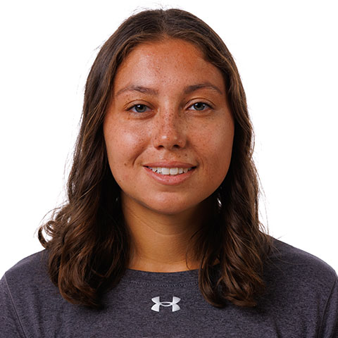 Izzy Schmitt headshot