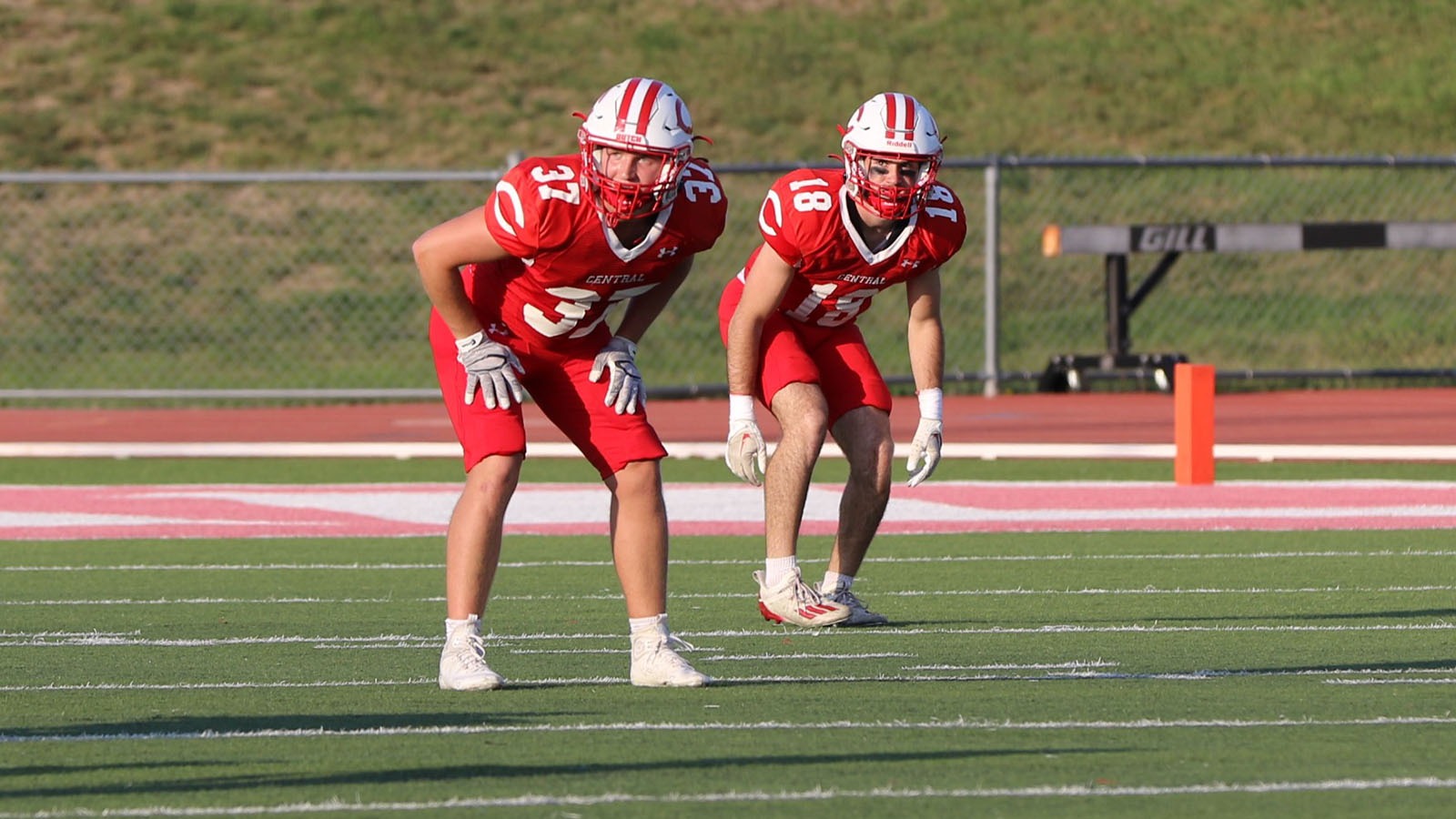 Kyler Yarnell and Peyton Ritzert watch the snap
