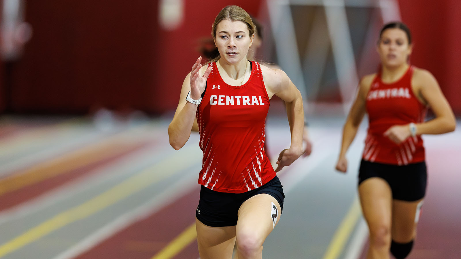 Alivia Roerdink ahead of her teammate