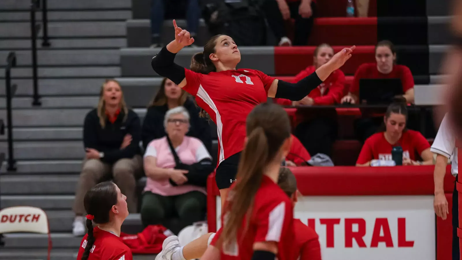 Leslie Snow rising up for a kill