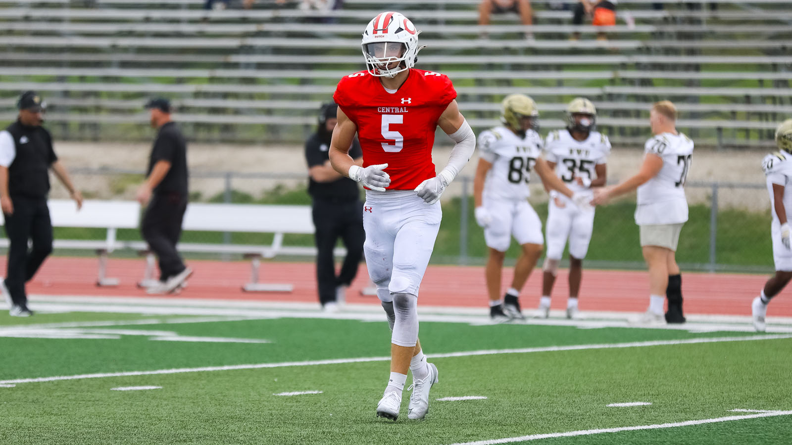 DeMeulenaere jogging to sideline