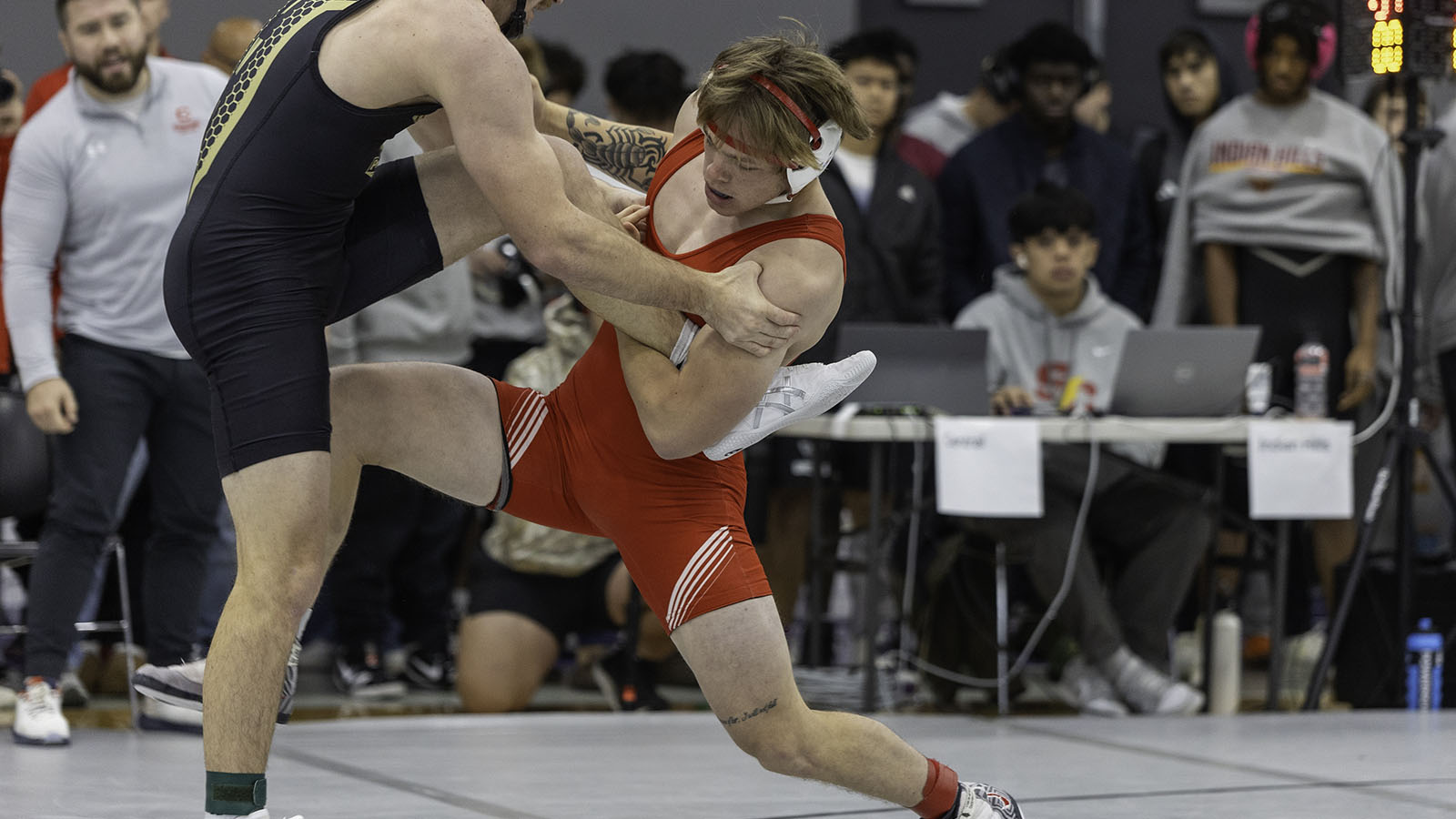 Shane Hanford has opponent in bad position