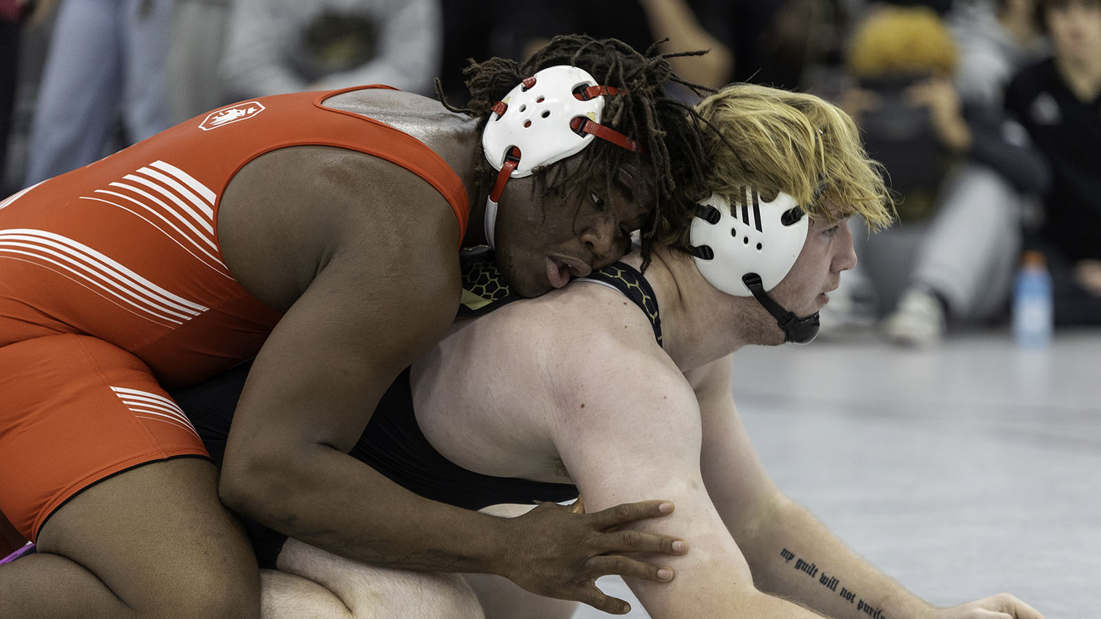 Jamal Neeway restarts the match on top