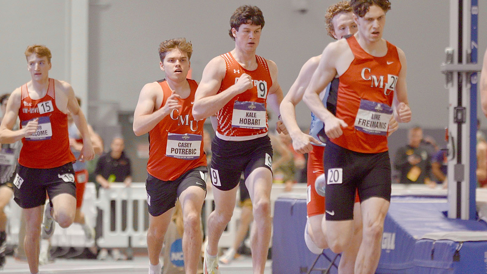Kale Hobart running in a pack
