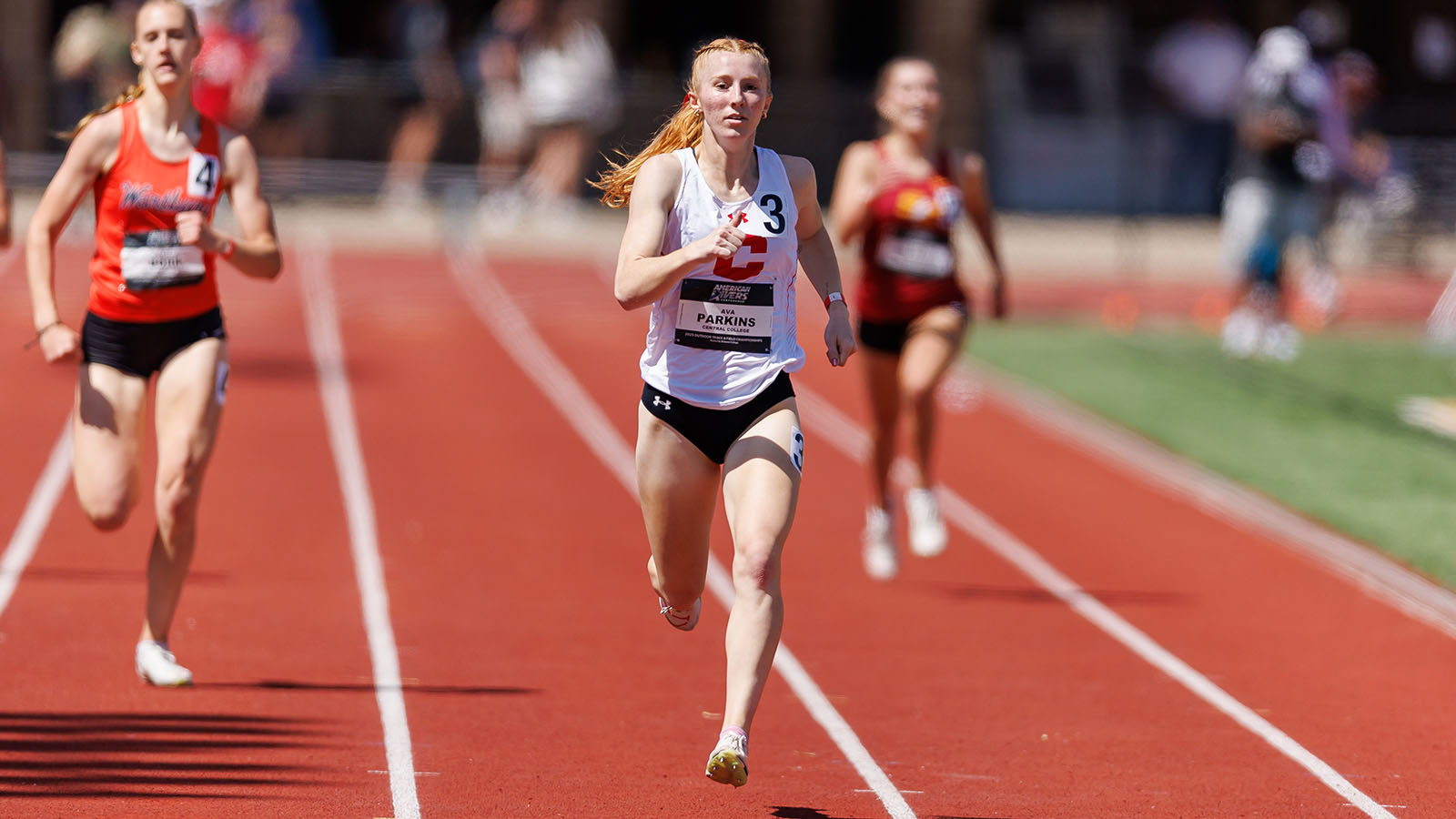 Ava Parkins in first place in lane 3