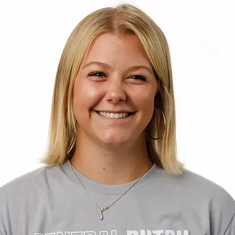 2025 volleyball headshots - student manager Alaina Bunde