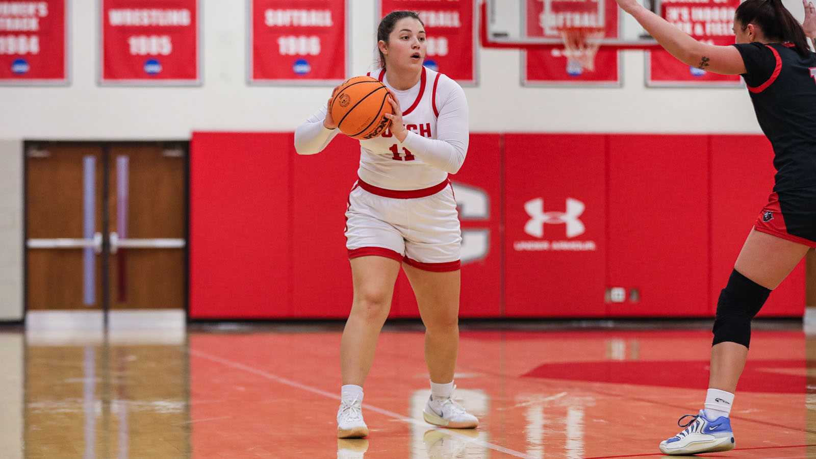 Jadyn Filling looks to pass