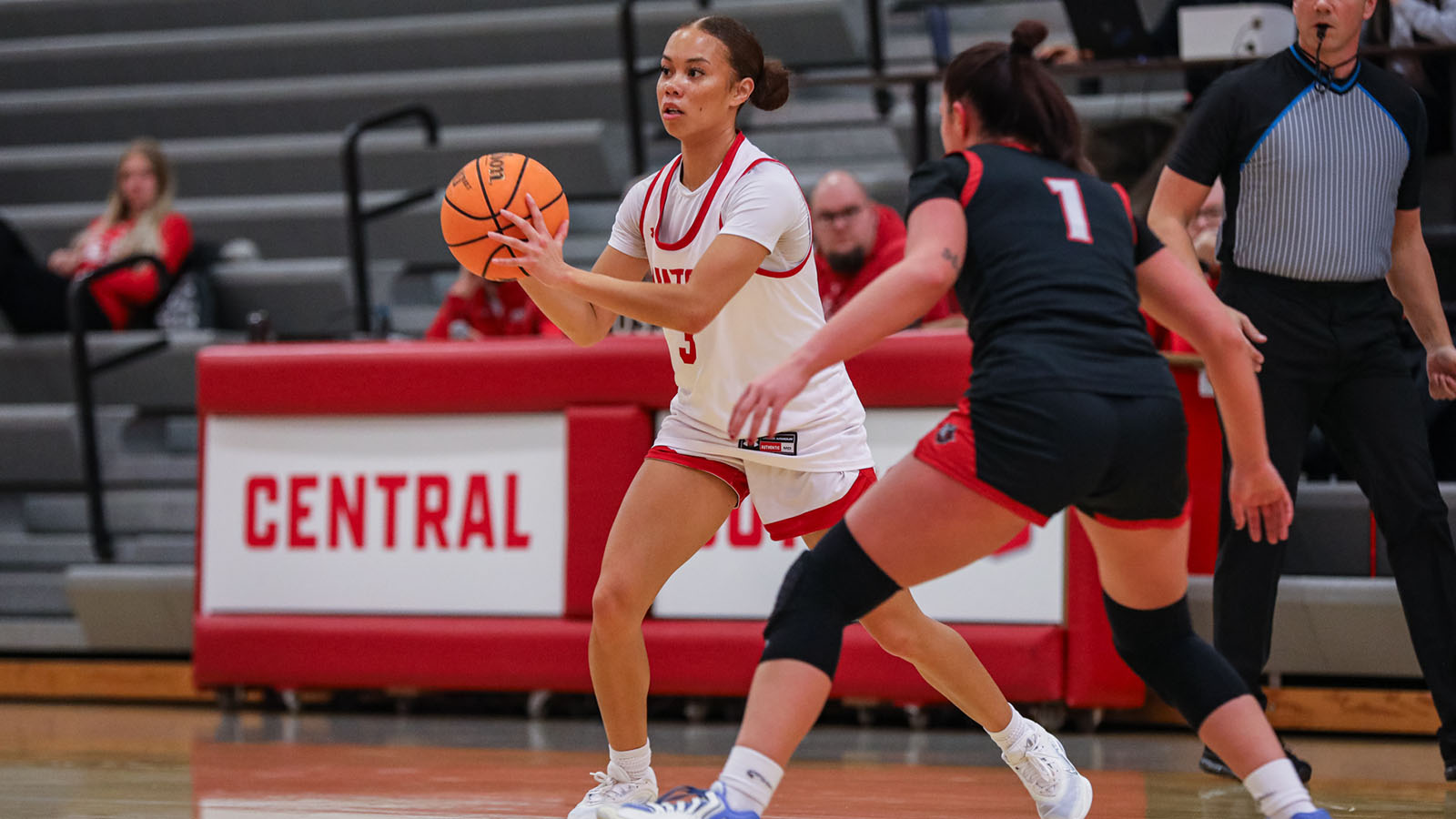 Jasmyn Williams making a pass