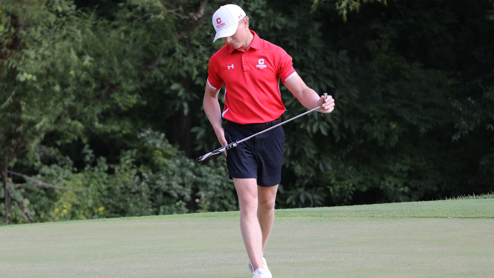 Crew Klinger walks around the green