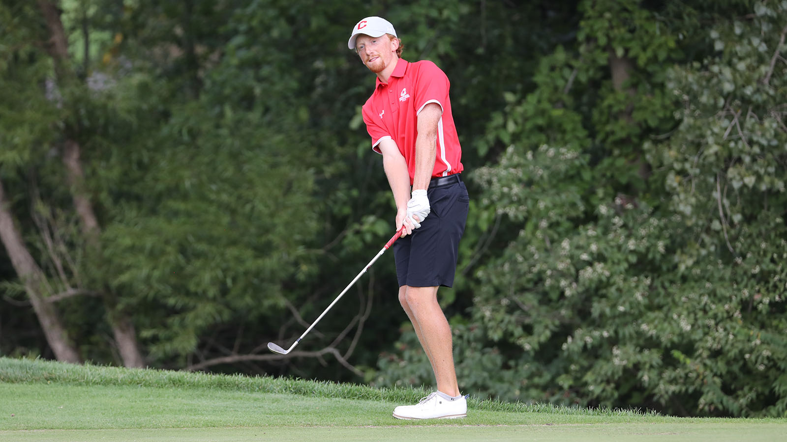 Carter Yurgae watches his chip shot