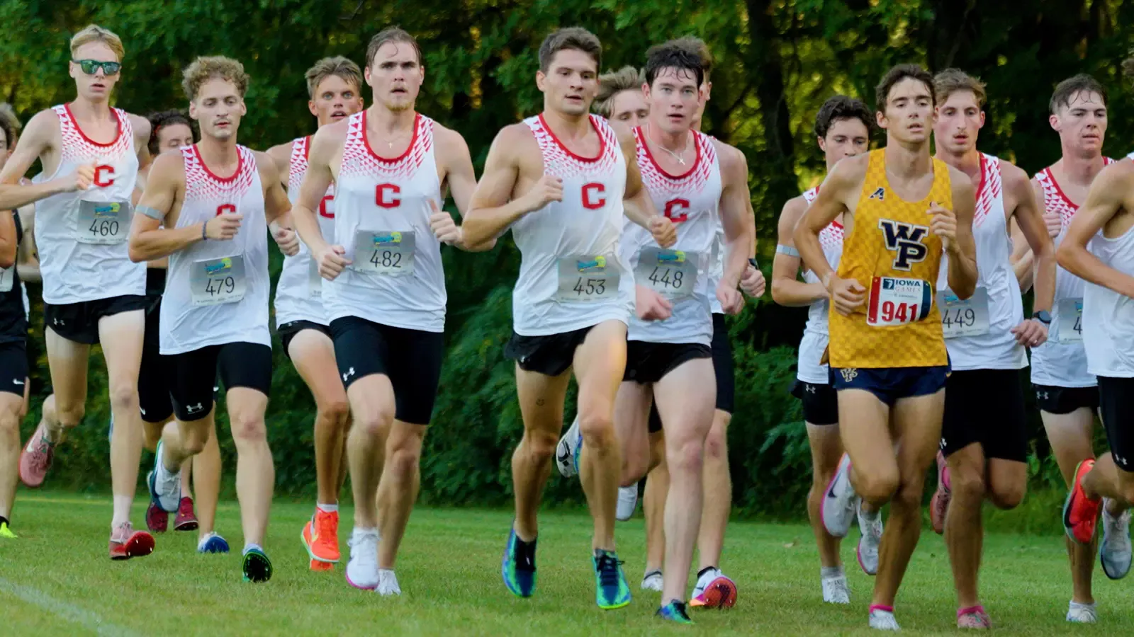 Donovan Card running in a group during the Dutch Invite