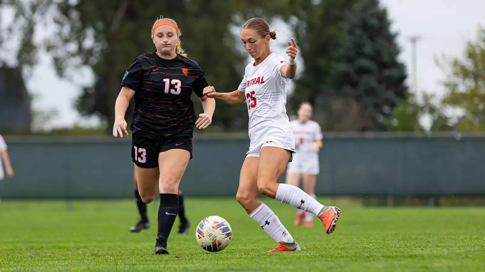 Kelley Duffy dribbling the ball