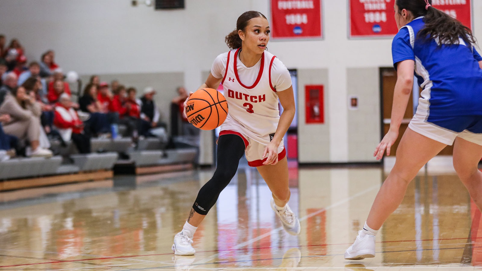 Jasmyn Williams drbbling against Luther