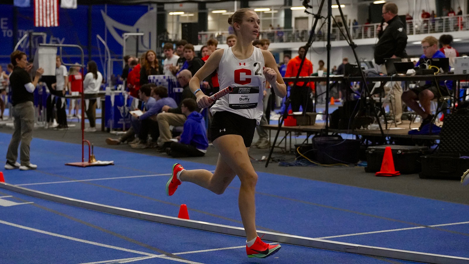 Kelly Duffy turns a corner running DMR at indoor conference meet