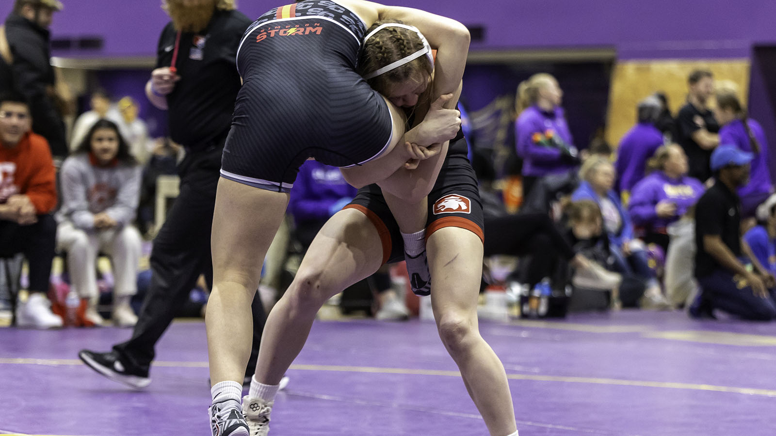 Esther Belzer lifting an opponent's leg