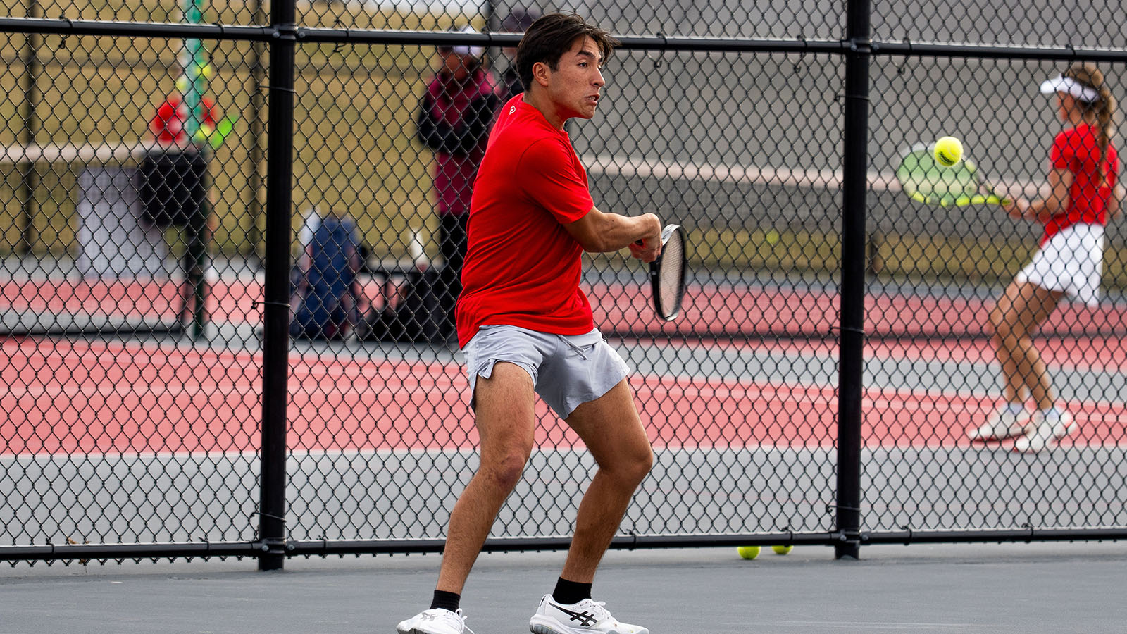 Francisco Molina Centeno makes a backhand return agianst Willamette