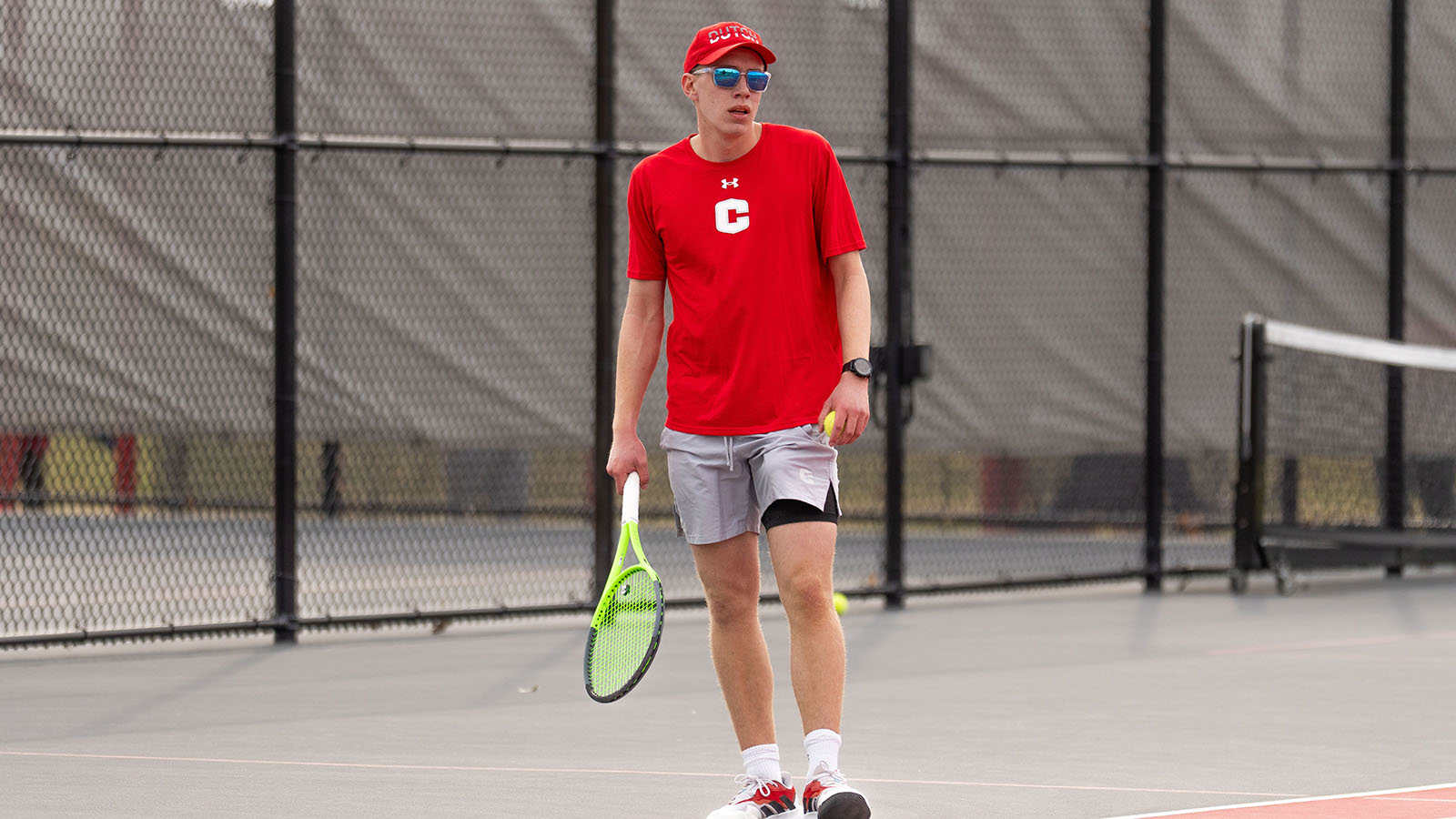 Gavin Jablonski stands on the baseline against Willlamette