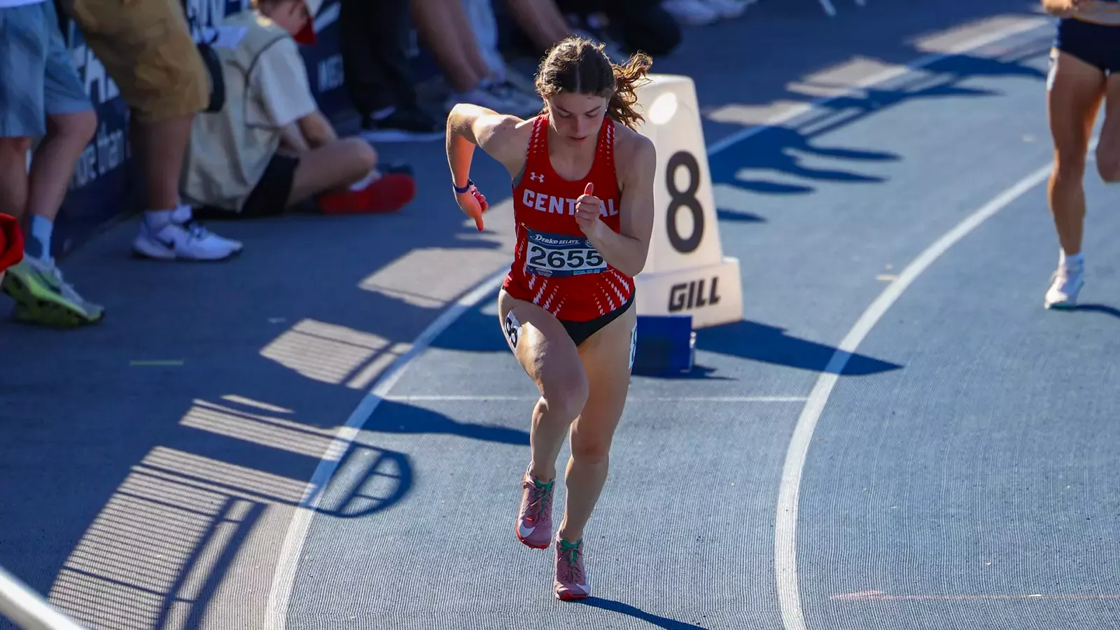 Emily McMartin off of the block for the 400m race