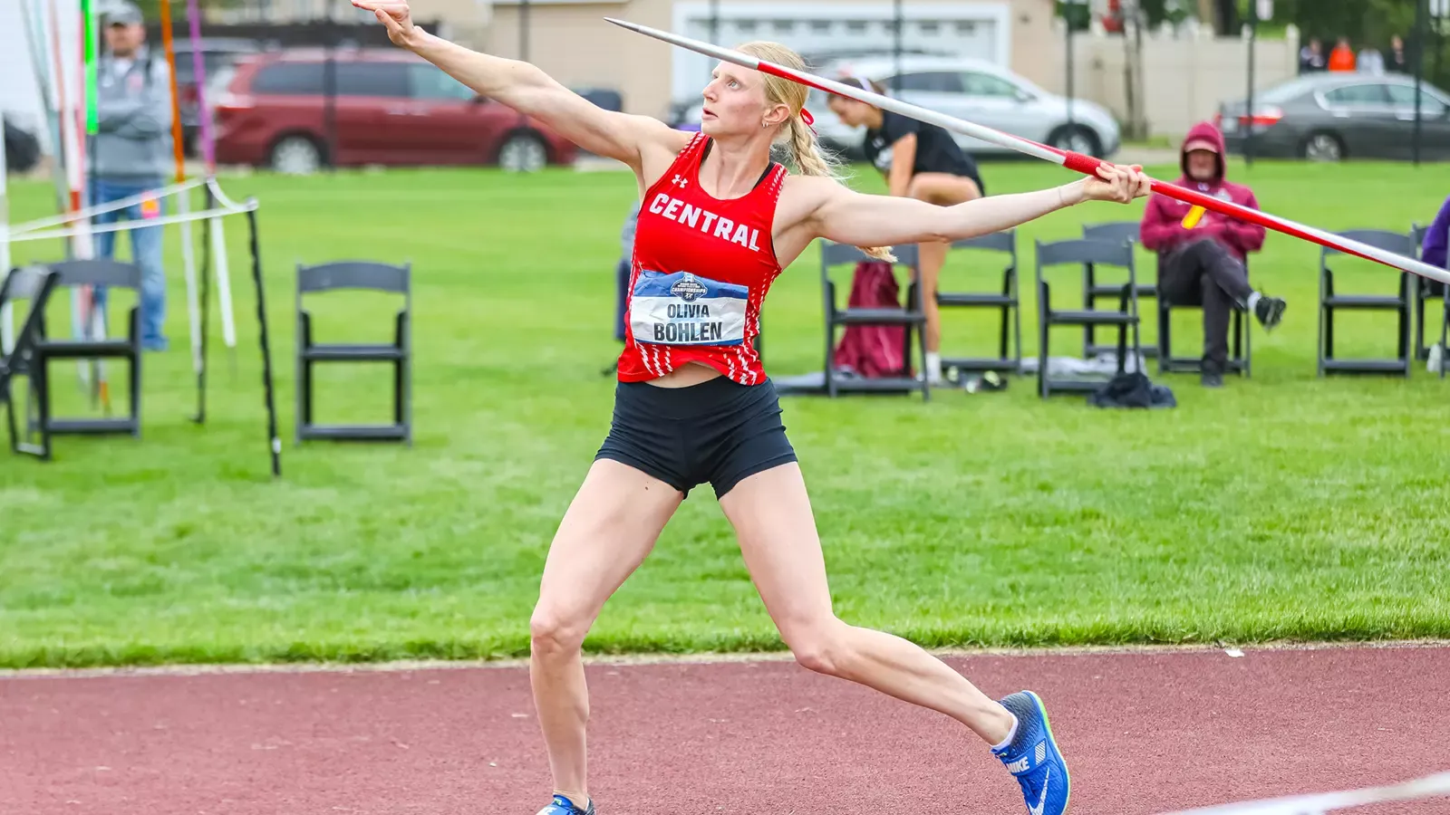 Olivia Bohlen throwing the javelin