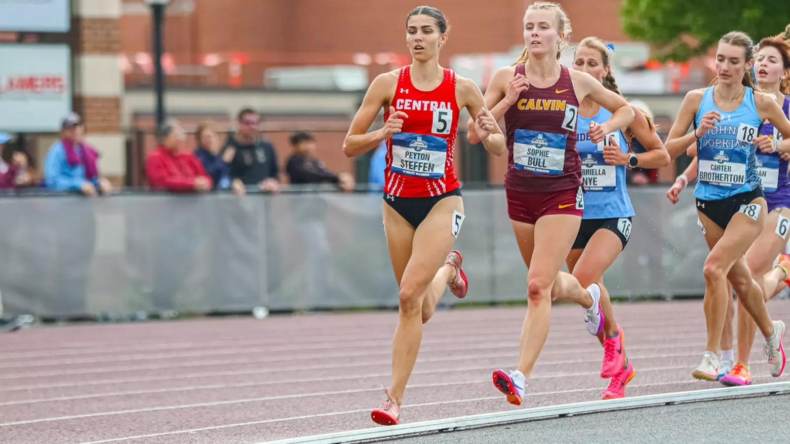 Peyton Stuffen running around a corner on the 5000 meter race