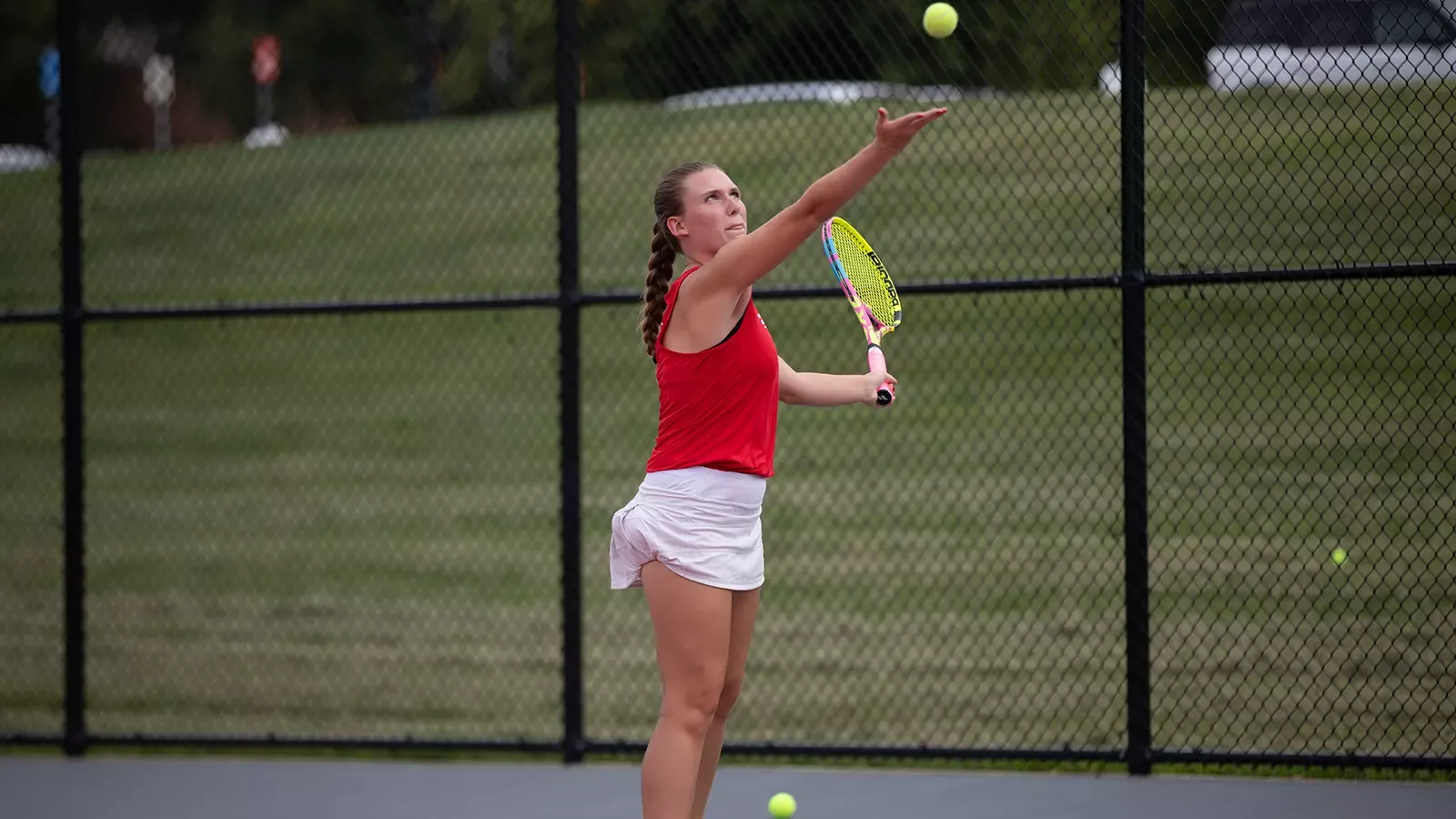 Sidney Peterson throwing the ball up to serve