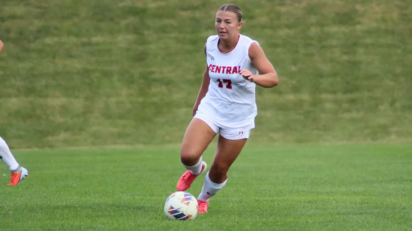 Olivia DeVos dribbling the ball