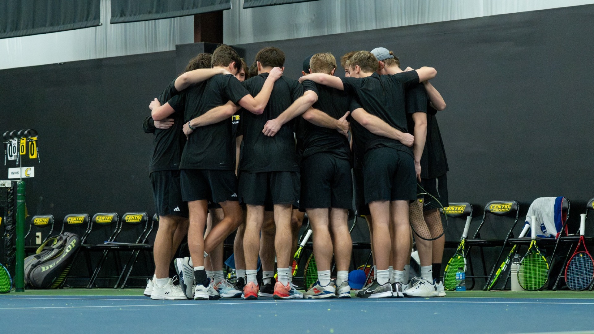 Men's tennis arm in arm huddle 2025
