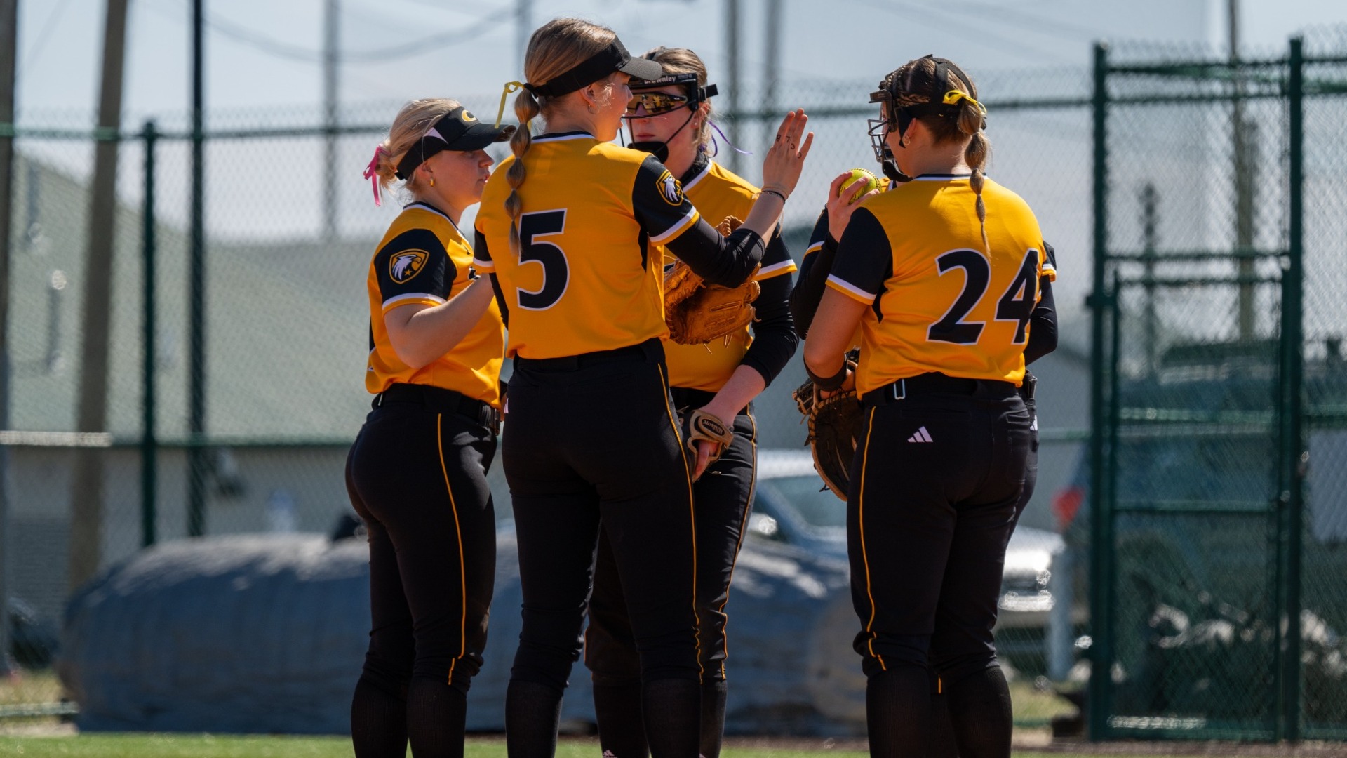 Group SB 2025 Yellow Unis