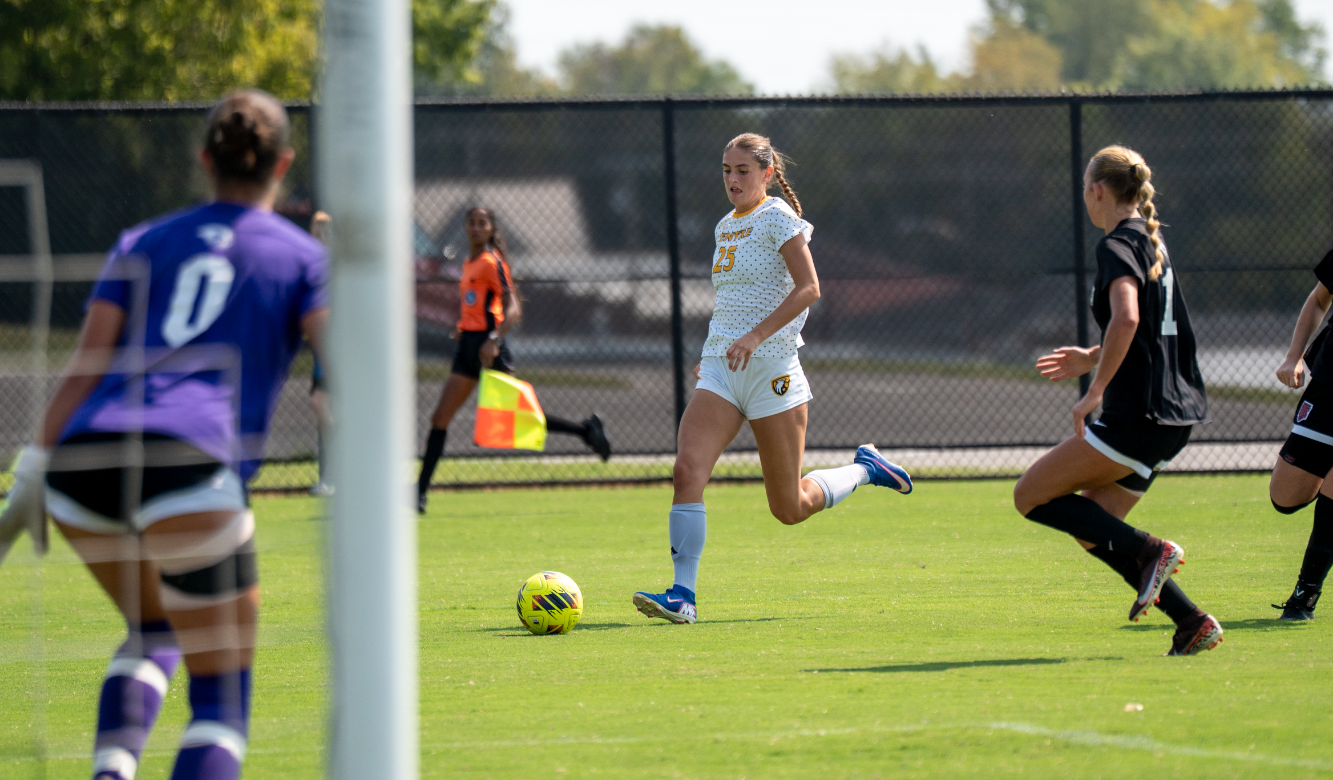 Zara McCarthy dribbling