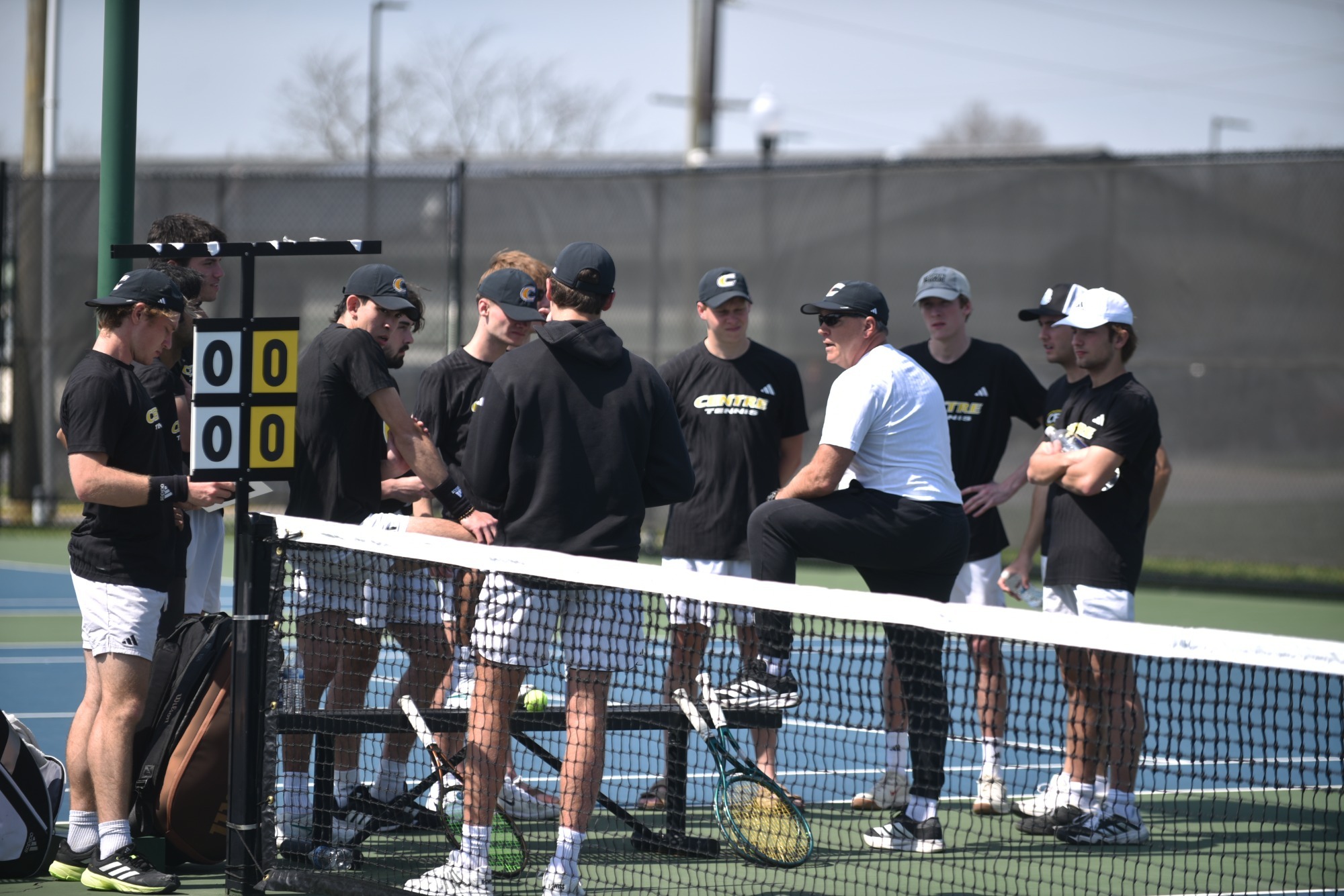 MTEN vs NKU team huddle