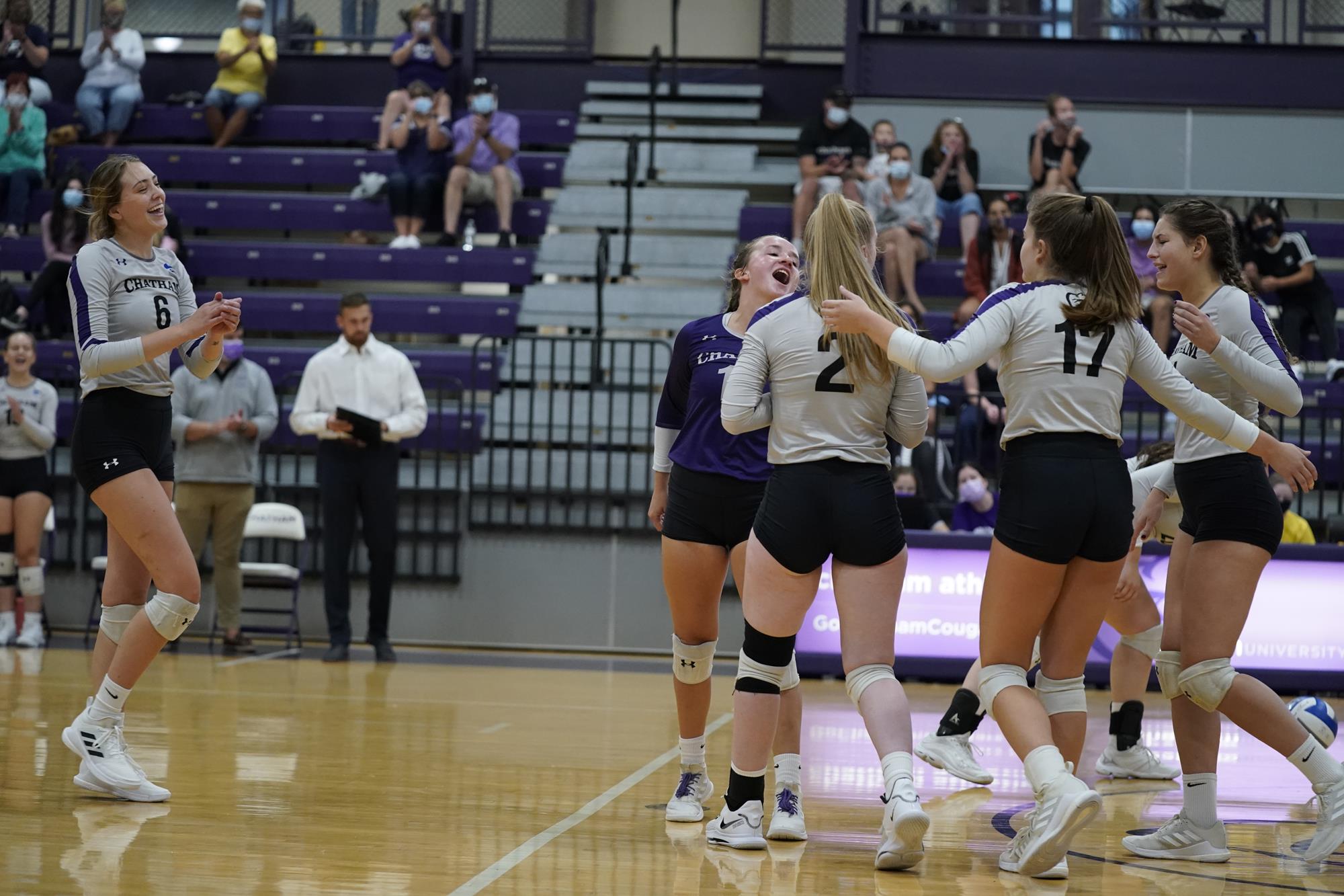 Volleyball Sweeps La Roche for Sixth Straight Win Chatham University
