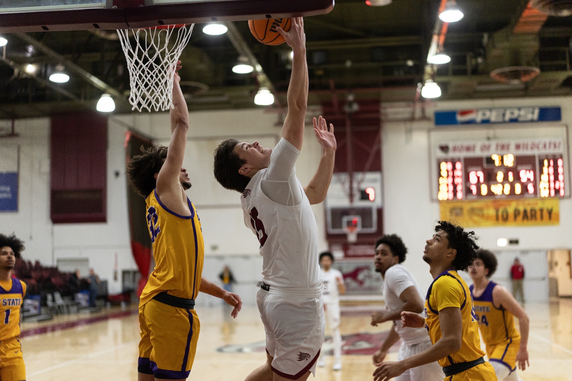 Braddock Kjesellvig laying up a reverse layup against SF State