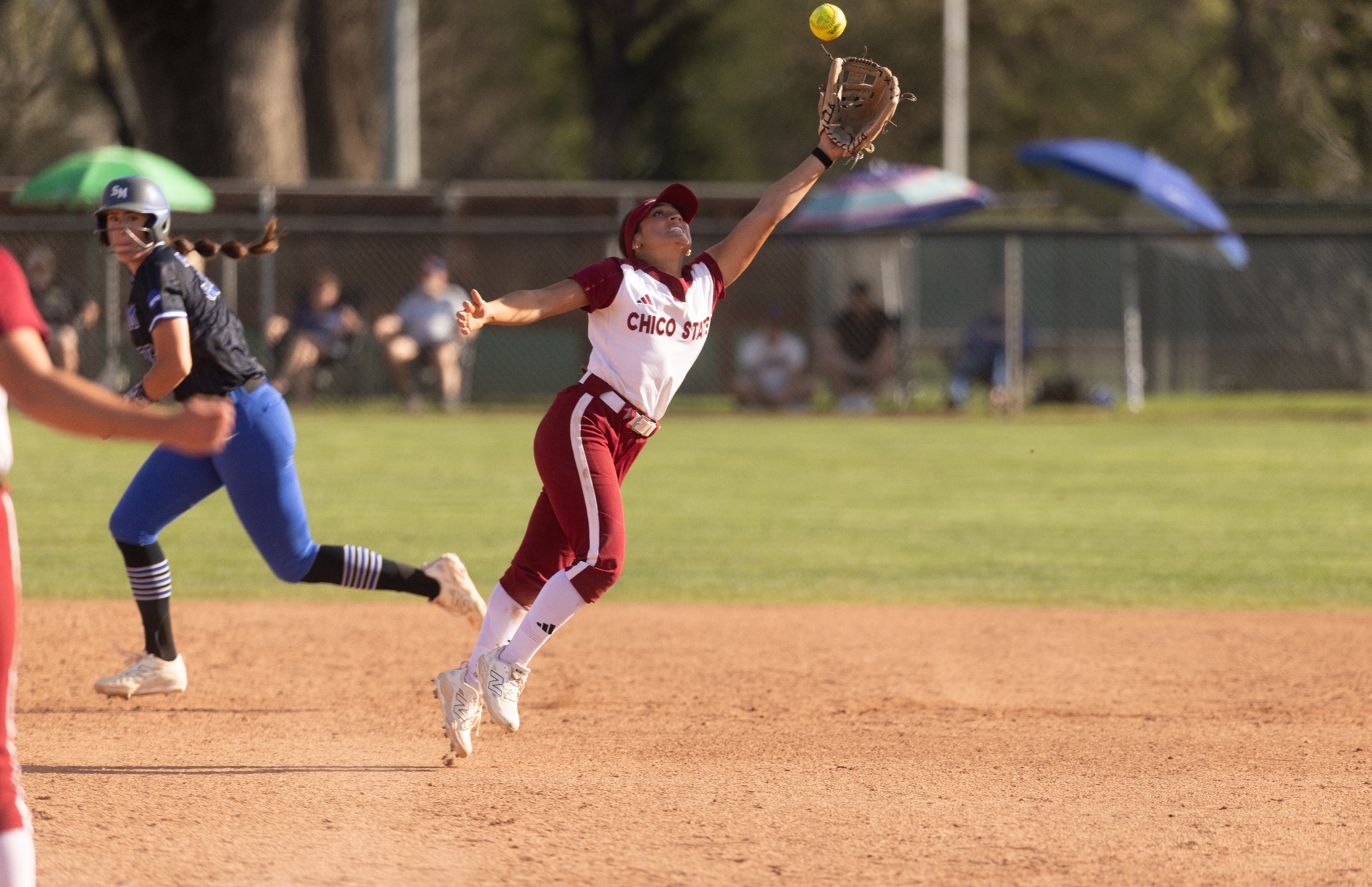 Italia Abrenica reaching for ball 
