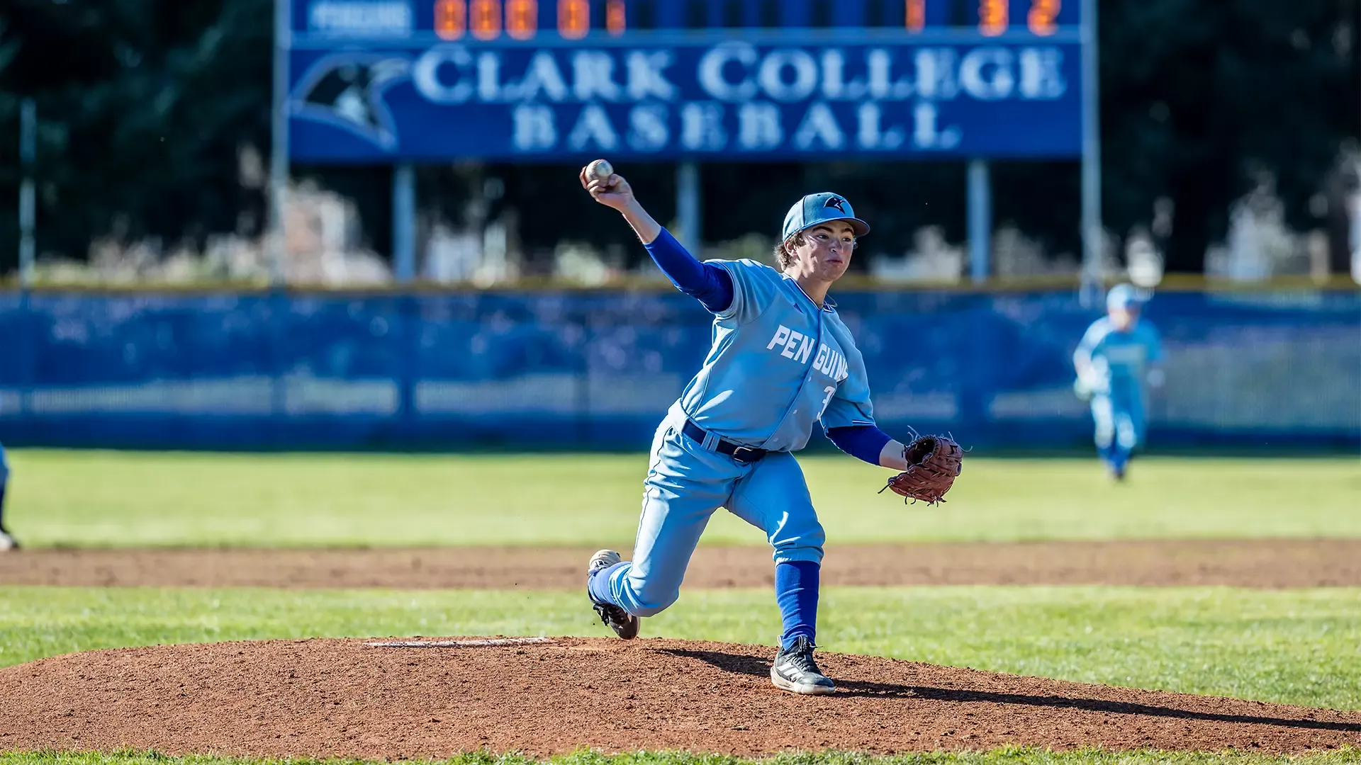 Erik Ronquist pitching vs Clackamas