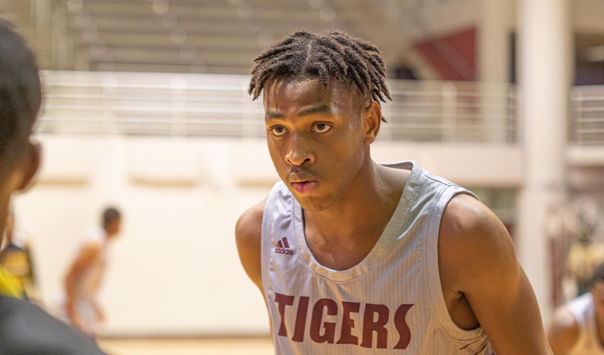 Jayleon Johnson 202223 Men's Basketball Coahoma Community