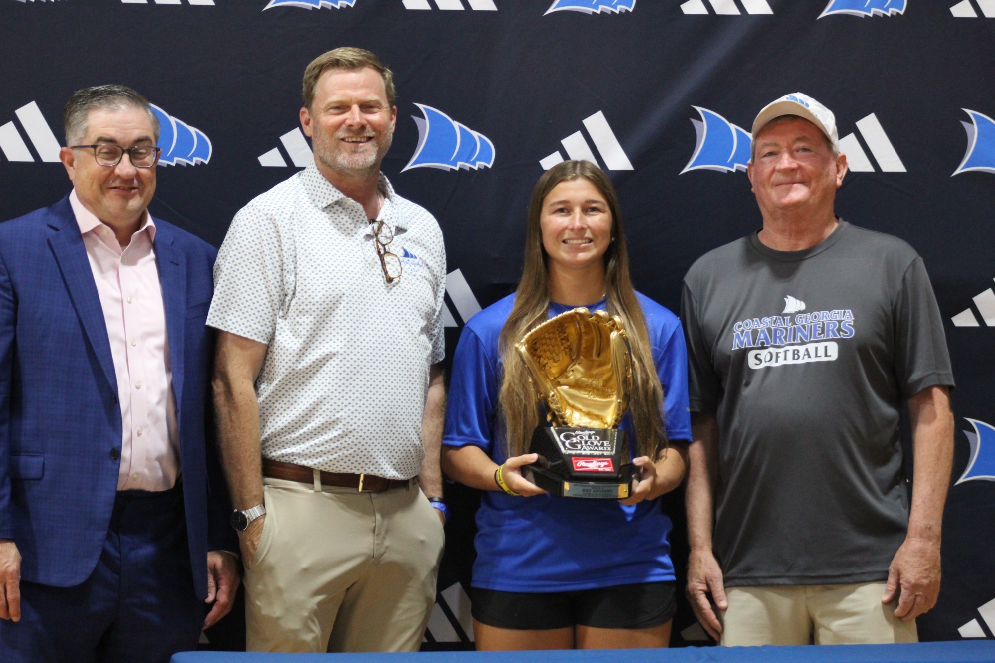 Rily Gold Glove