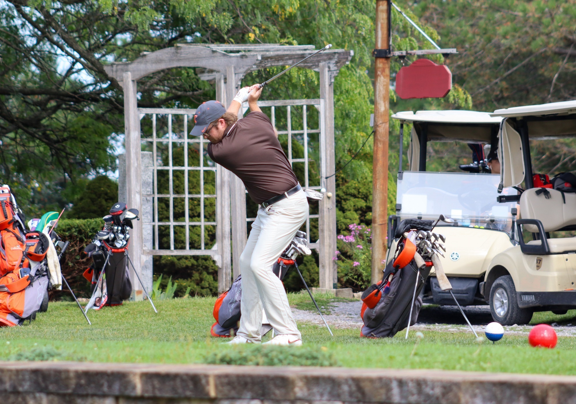 House teeing off at hole 1