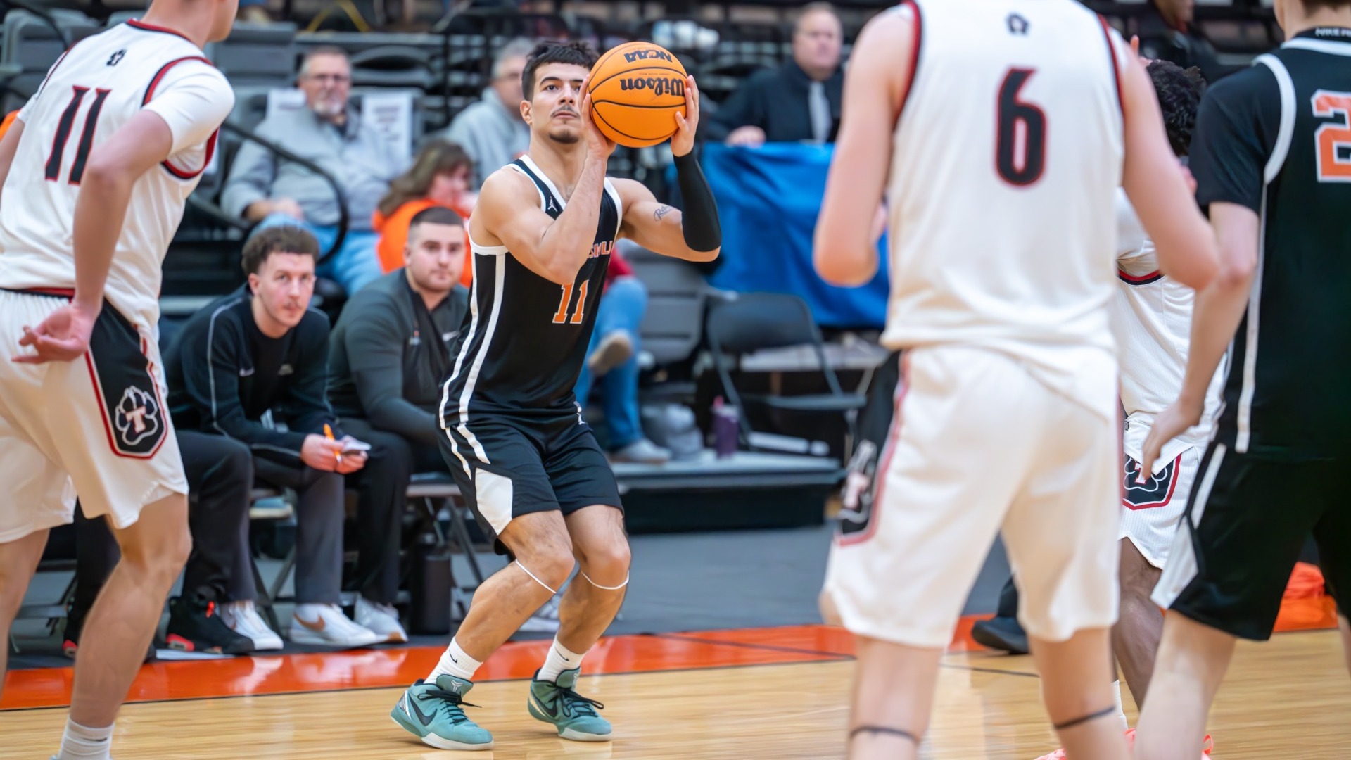 Nabli threepointer vs Thomas