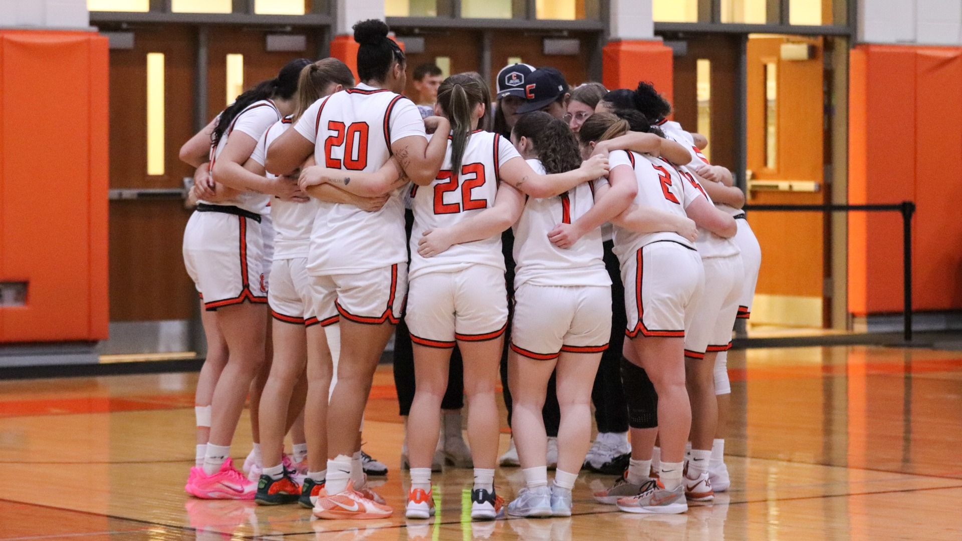 WBB Team Huddle 2025-26