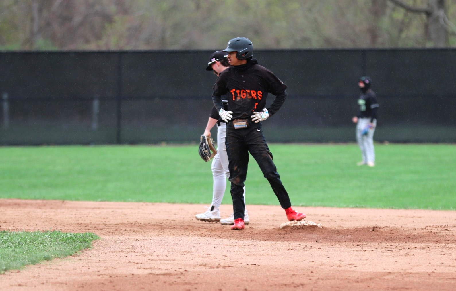Jeffrey Gutierrez safe at second base