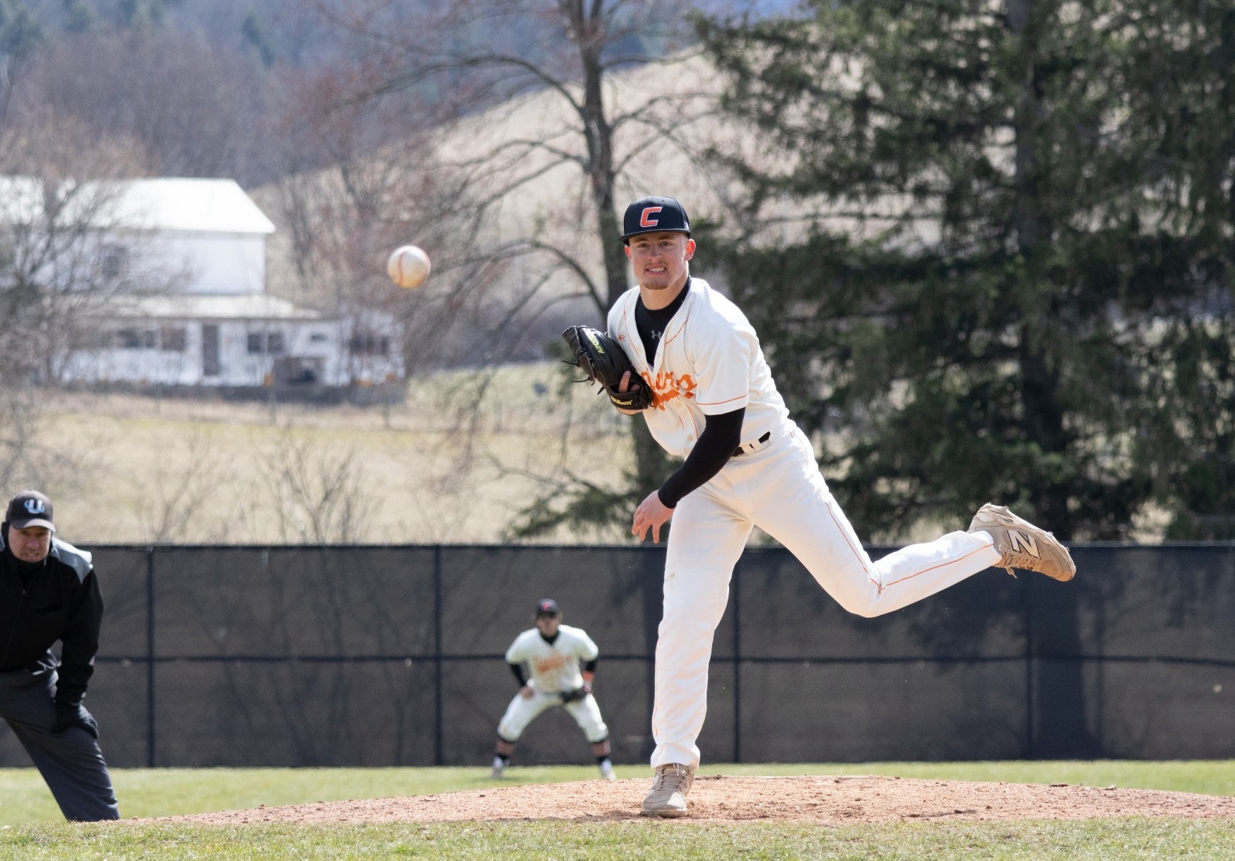 Hunter Smith delivers a clean sixth inning
