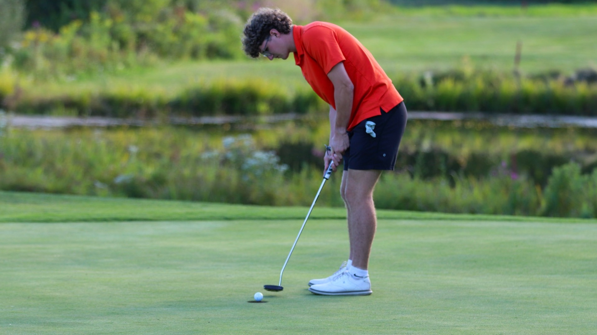 James Longwell of Men's Golf Sinking a Putt