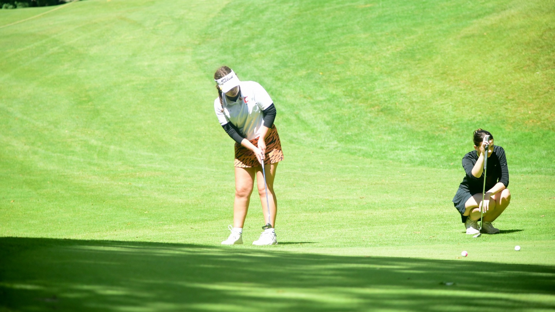 Cobleskill women's golfer Madison Paddock putting at Delhi