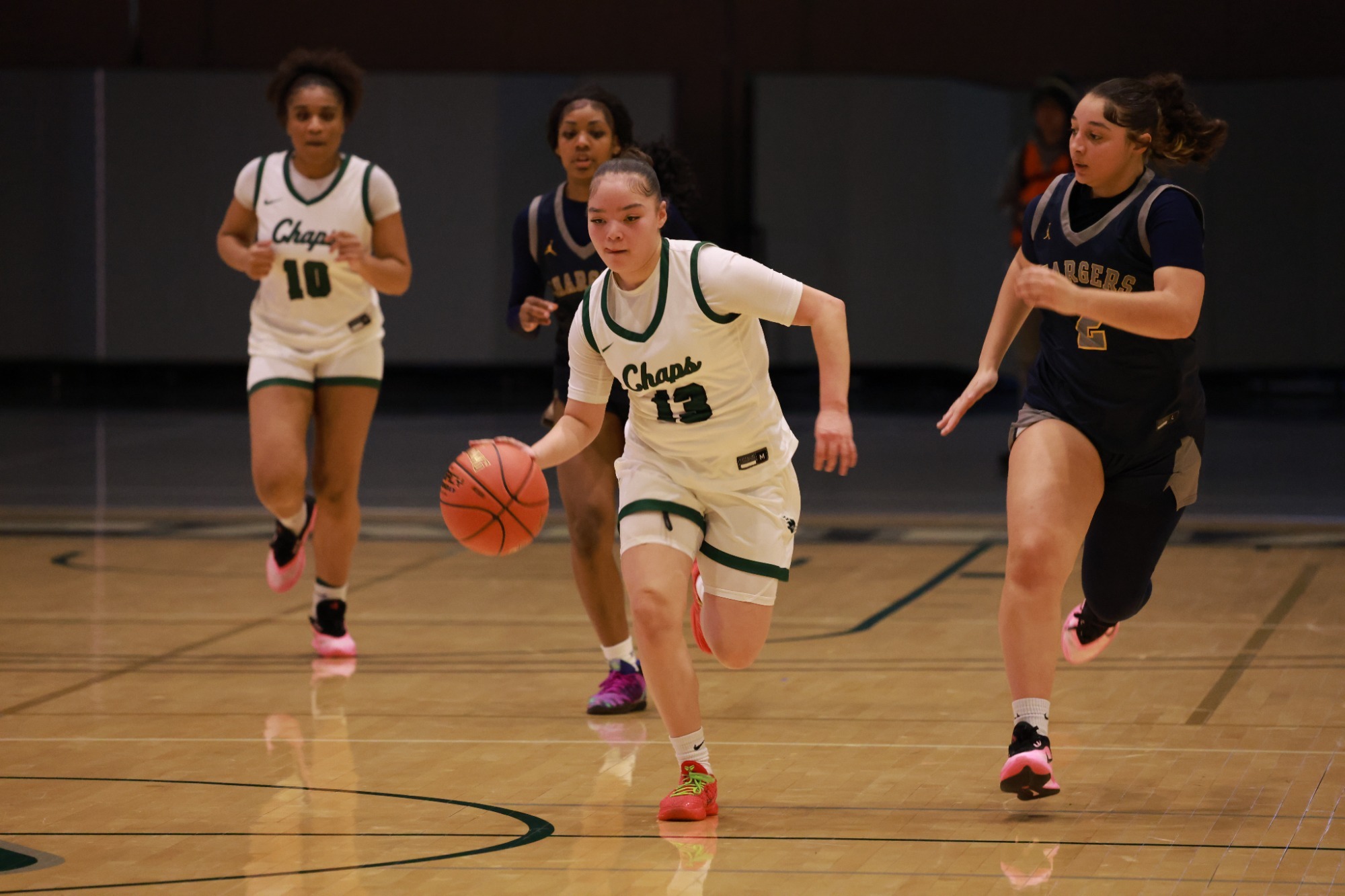 Gusman dribbling v Ancilla