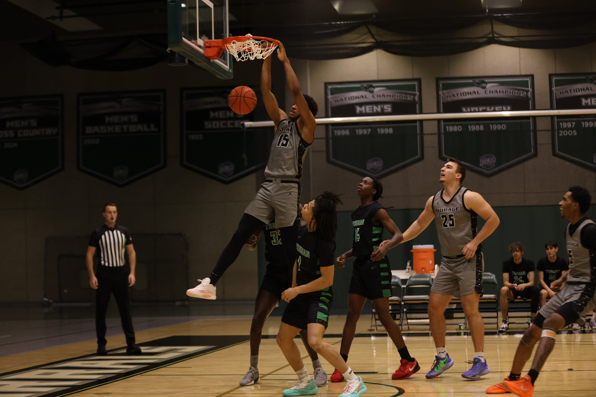 Glover Dunk vs Truman