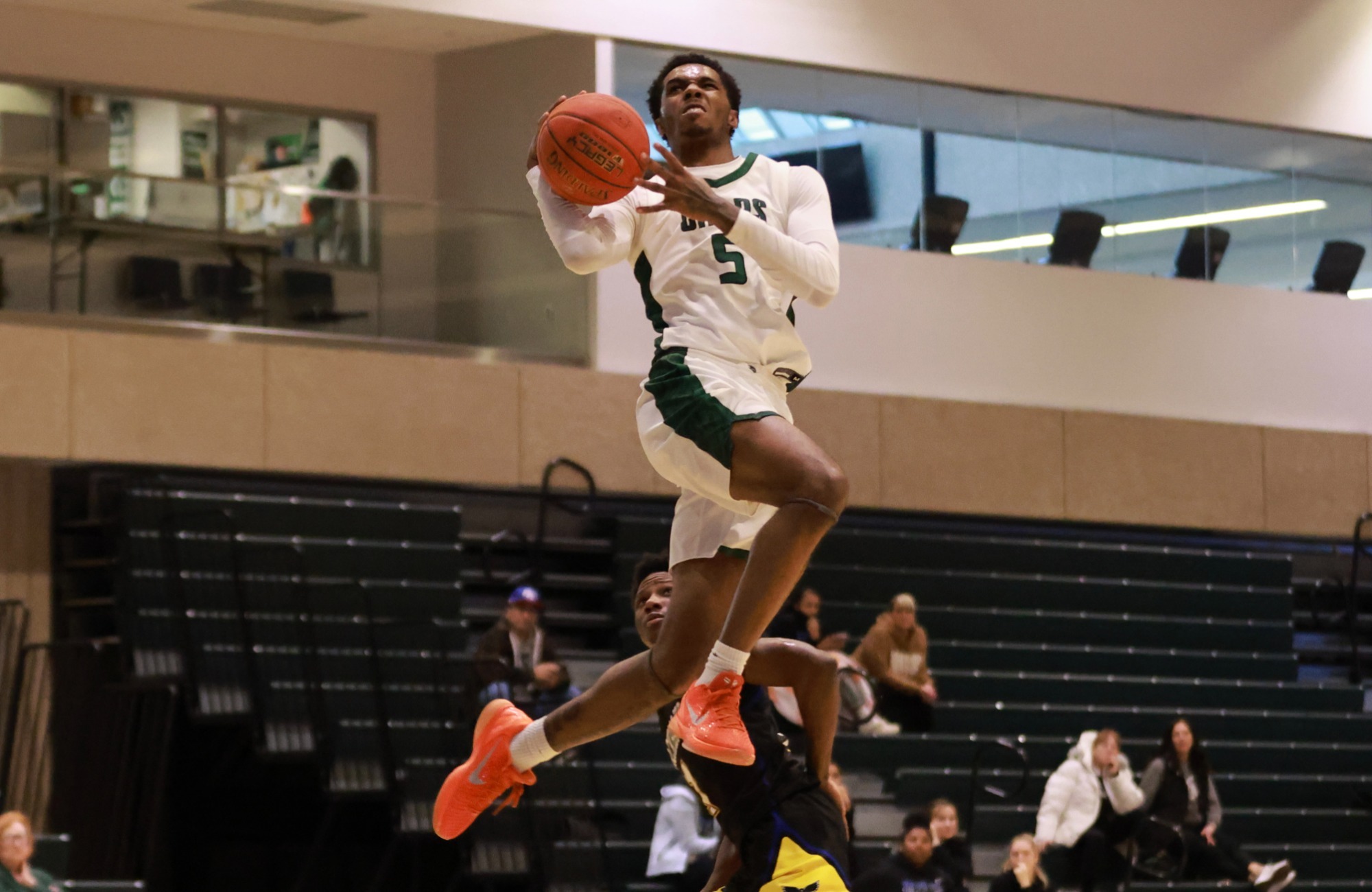 AmarriFordDunkingvBHC