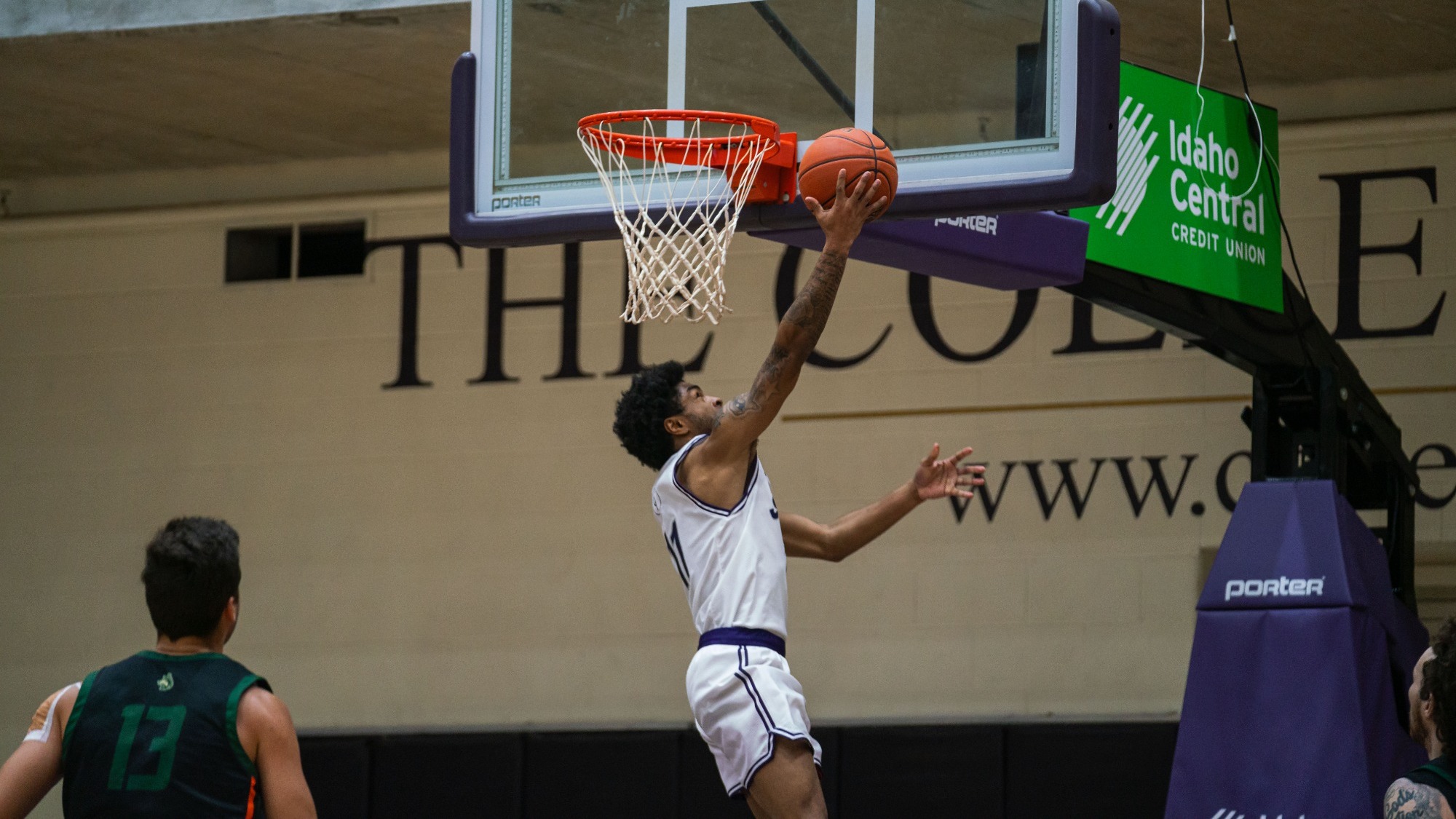 Utrillo Morris reverse layup