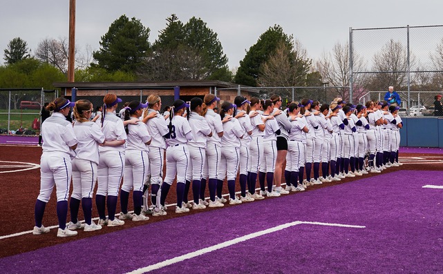 Yotes stand for National Anthem 