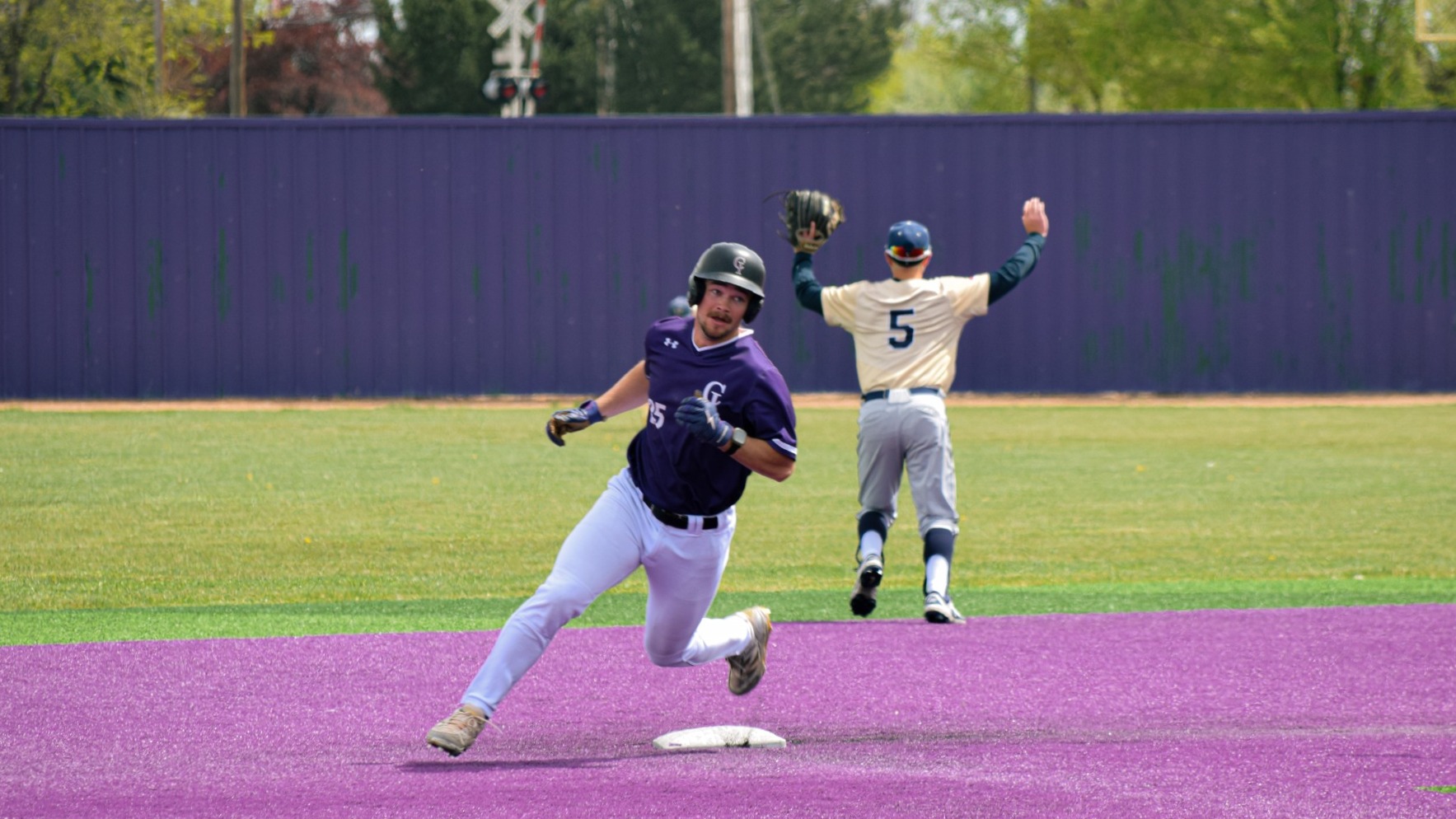 Cody Guy Rounding bases