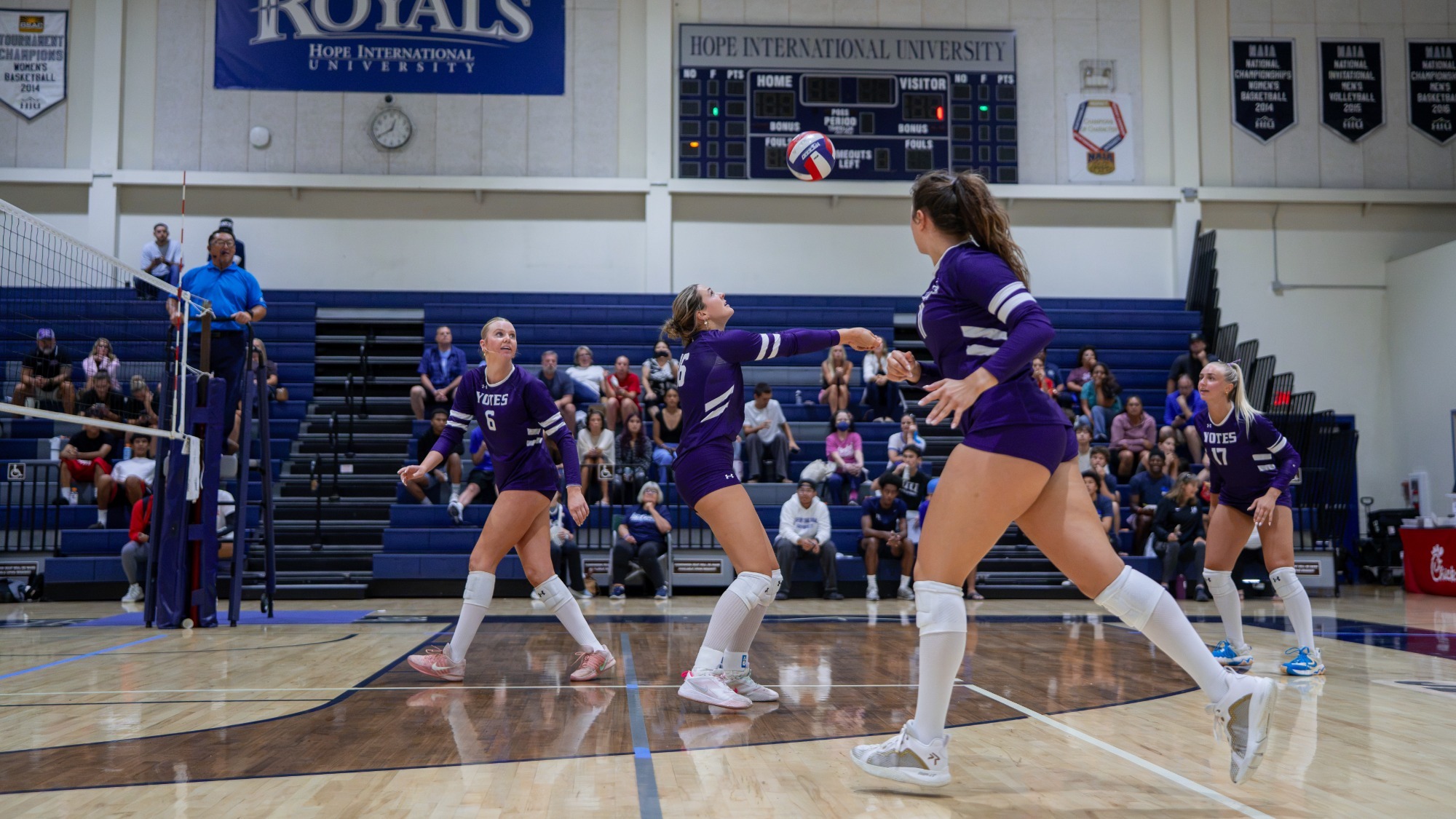 Women's volleyball set it up